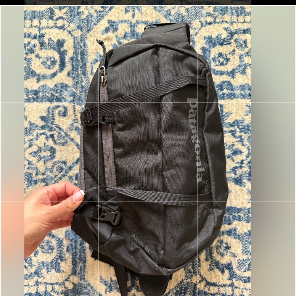 Patagonia Atom 8L sling bag